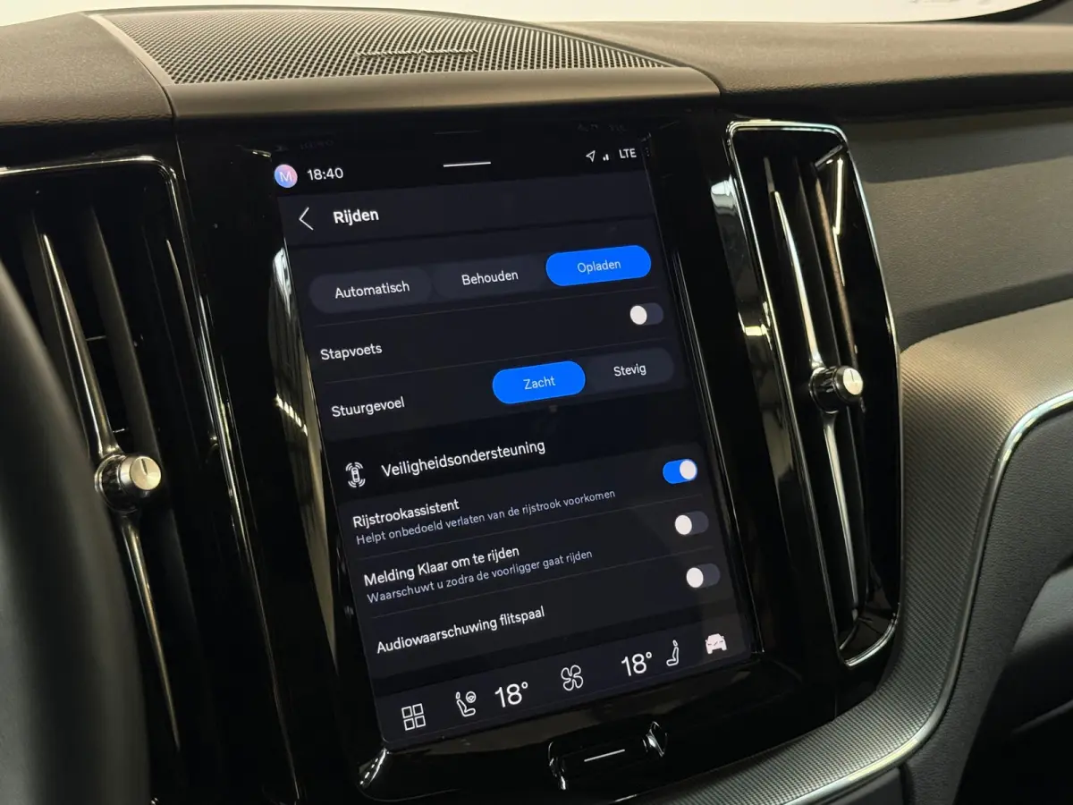 2.0 T6 Plug-in hybrid AWD Ultimate Dark Pano ACC Camera