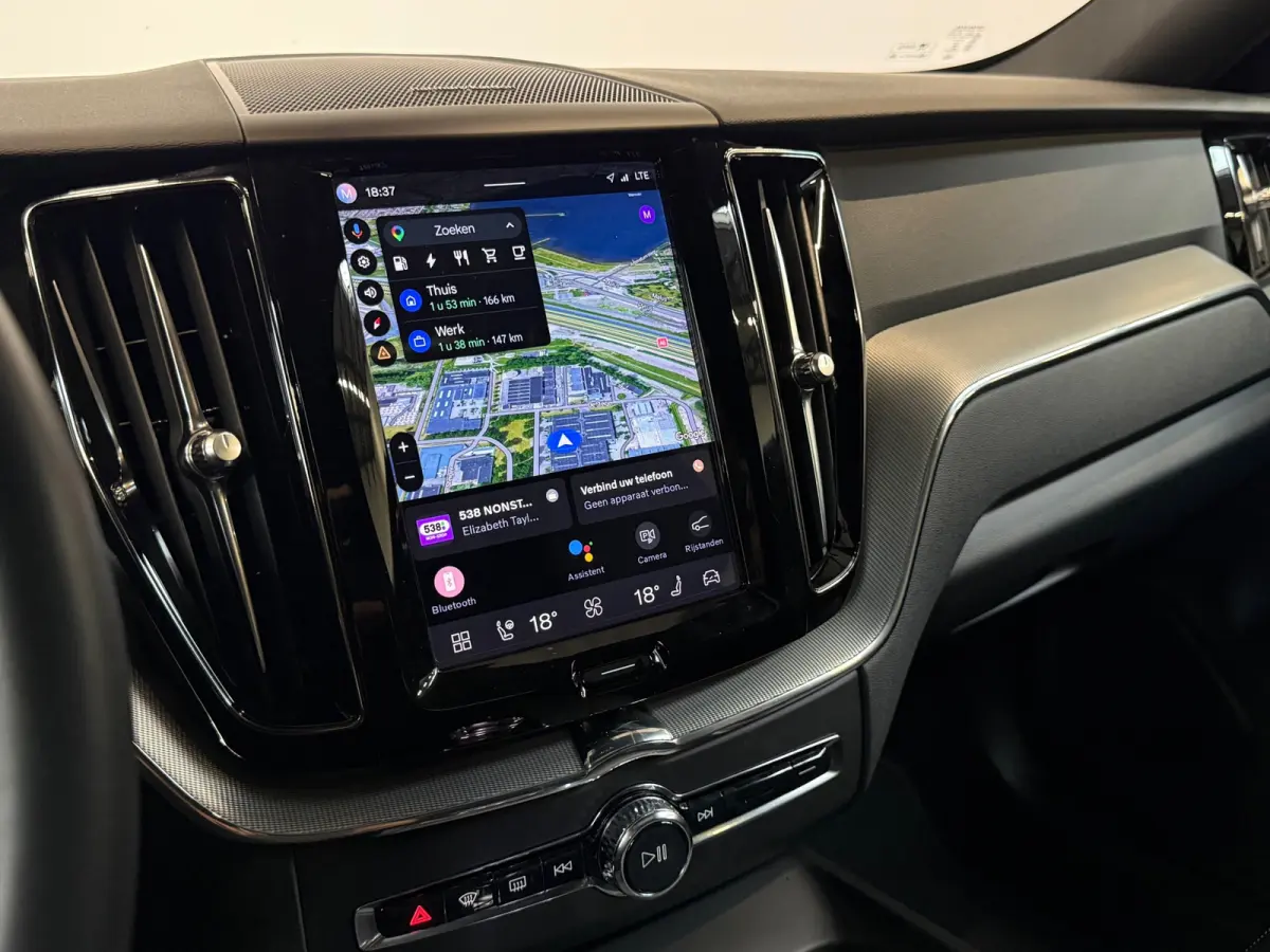 2.0 T6 Plug-in hybrid AWD Ultimate Dark Pano ACC Camera