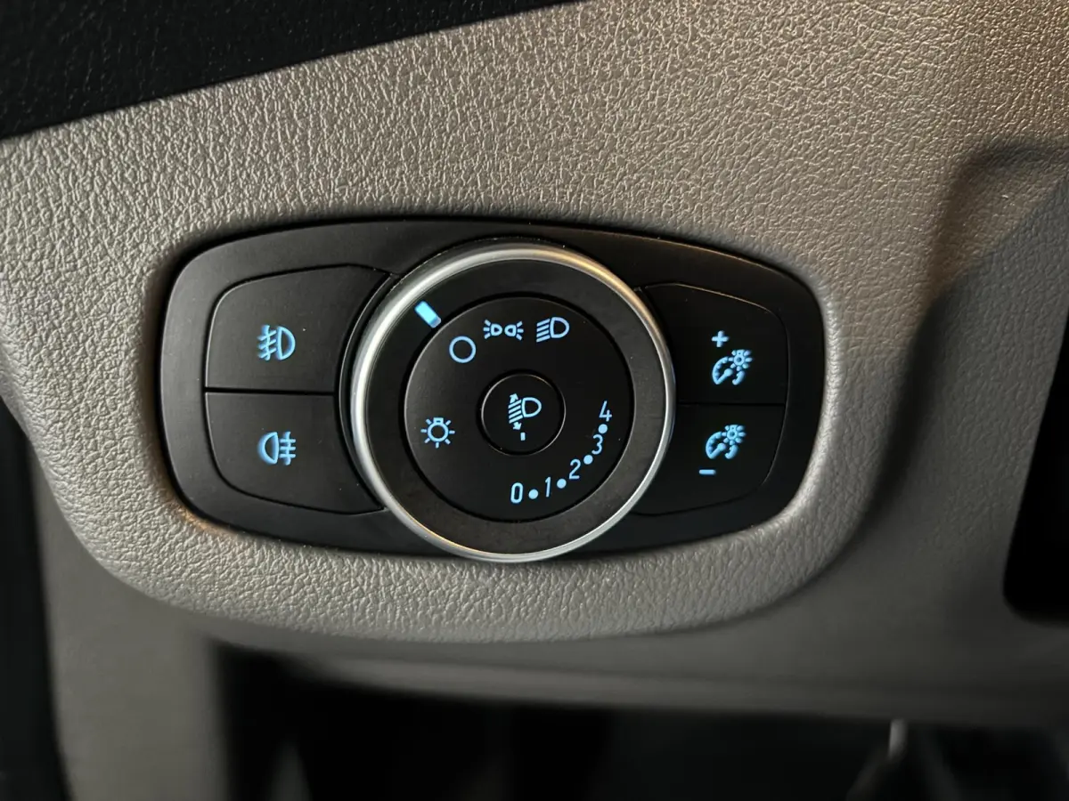 L2 Automaat Navigatie Airco Parkeersensoren Cruise Control 3-Zits Camera