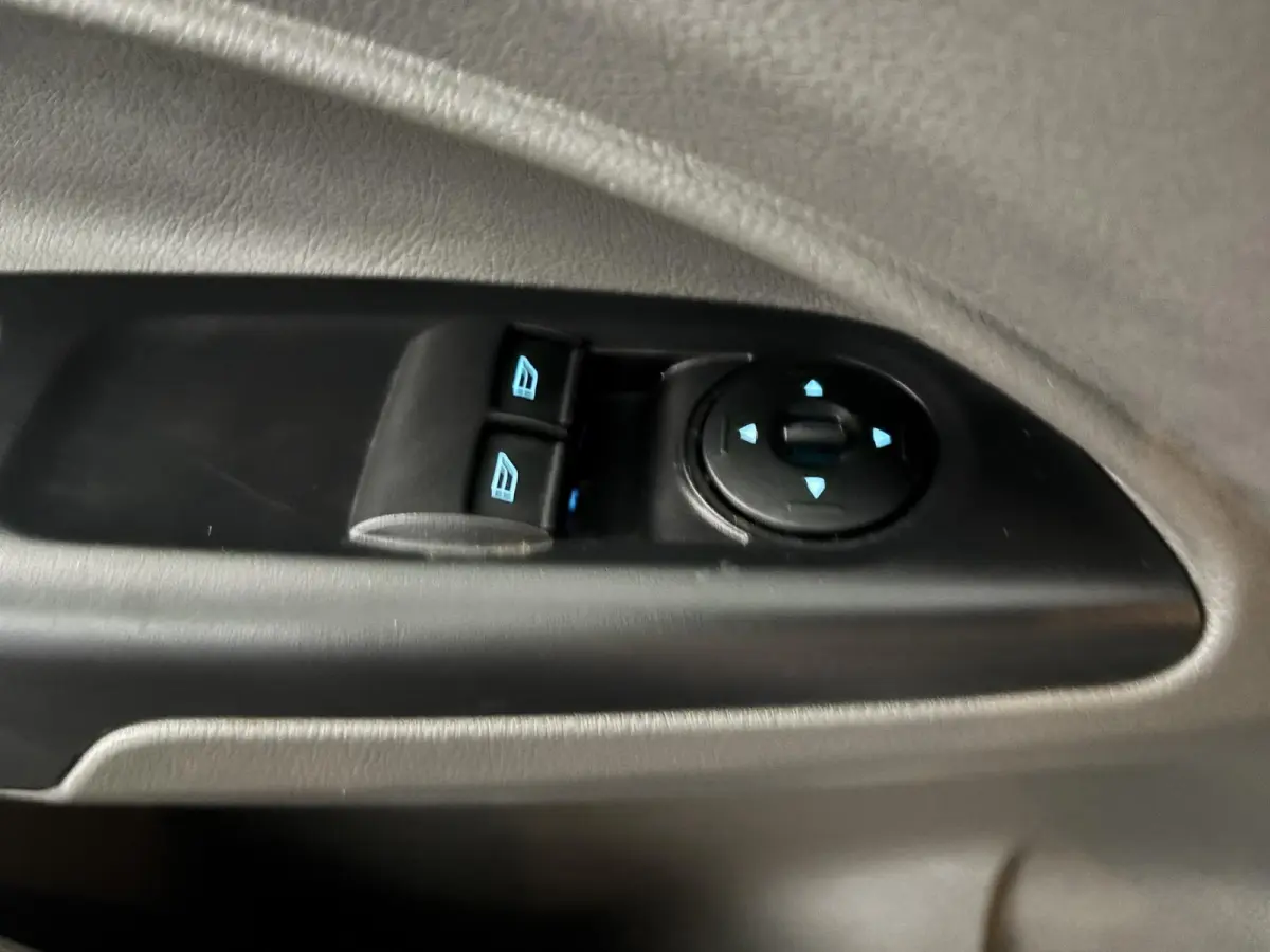 L2 Automaat Navigatie Airco Parkeersensoren Cruise Control 3-Zits Camera