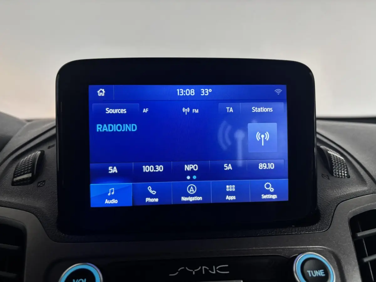 L2 Automaat Navigatie Airco Parkeersensoren Cruise Control 3-Zits Camera