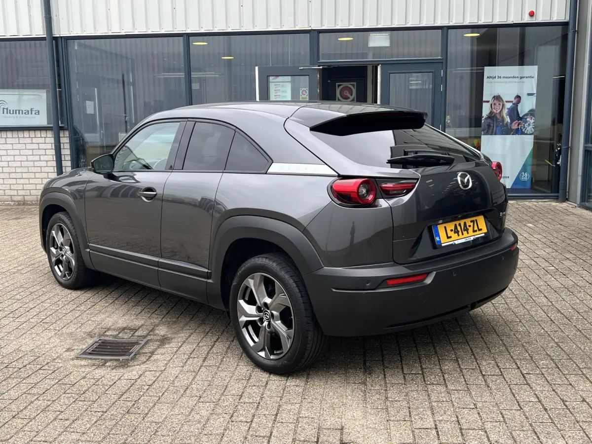 e-SkyActiv 145 Comfort 36 kWh Machine Grey / Navi / 360 camera / memory / apple carplay