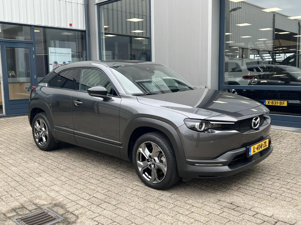 e-SkyActiv 145 Comfort 36 kWh Machine Grey / Navi / 360 camera / memory / apple carplay