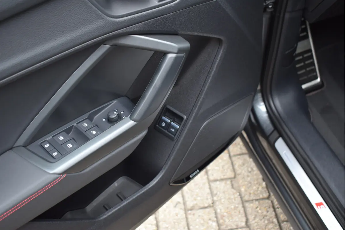 45 TFSI e S-Line 245 Pk SOH 94% Rood Stiksel Leder Matrix Navi Keyless Sonos Camera ACC 20 Inch
