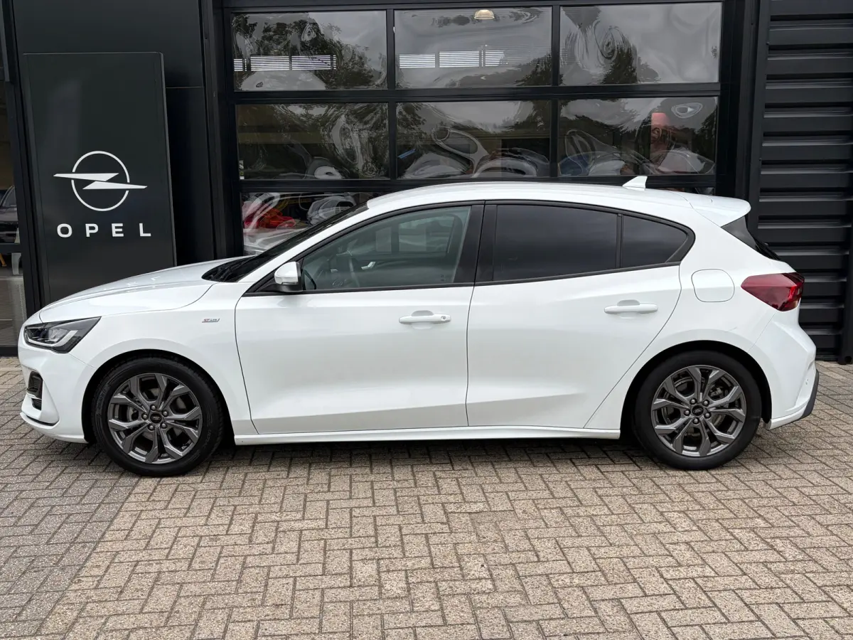 1.0 Hybrid 125 PK ST Line | NAVIGATIE + APPLE CARPLAY/ANDROID AUTO| PARKEERSENSOREN V+A| FULL LED| KEYLESS START| SPORTSTOELEN| 17" LM-VELGEN| LENDESTEUNEN VERSTELBAAR| DAB| DEALER ONDERHOUD