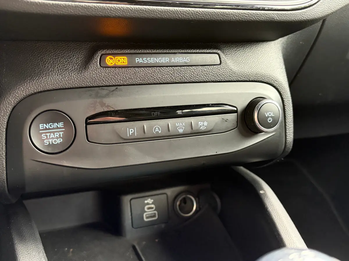 1.0 Hybrid 125 PK ST Line | NAVIGATIE + APPLE CARPLAY/ANDROID AUTO| PARKEERSENSOREN V+A| FULL LED| KEYLESS START| SPORTSTOELEN| 17" LM-VELGEN| LENDESTEUNEN VERSTELBAAR| DAB| DEALER ONDERHOUD