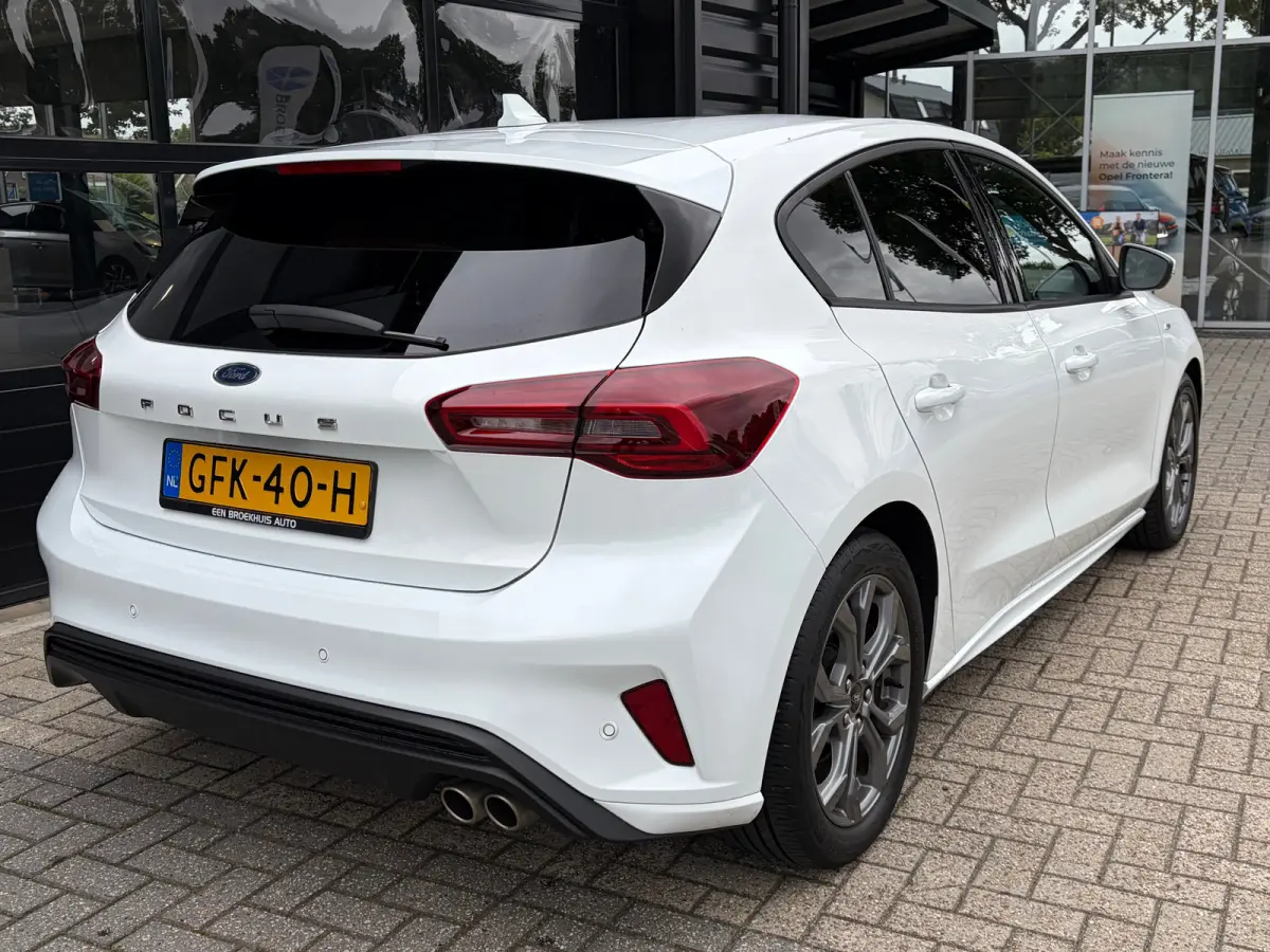 1.0 Hybrid 125 PK ST Line | NAVIGATIE + APPLE CARPLAY/ANDROID AUTO| PARKEERSENSOREN V+A| FULL LED| KEYLESS START| SPORTSTOELEN| 17" LM-VELGEN| LENDESTEUNEN VERSTELBAAR| DAB| DEALER ONDERHOUD