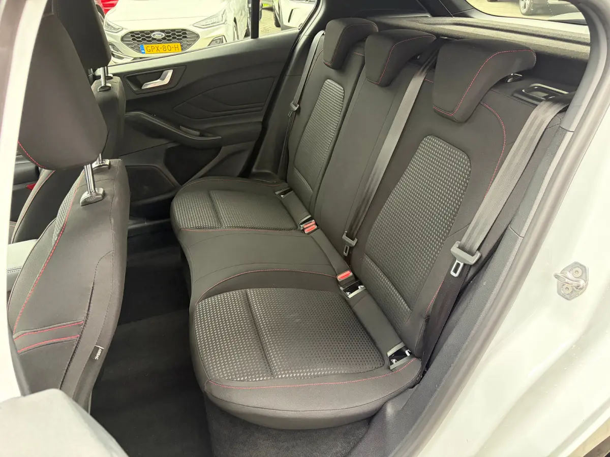 1.0 Hybrid 125 PK ST Line | NAVIGATIE + APPLE CARPLAY/ANDROID AUTO| PARKEERSENSOREN V+A| FULL LED| KEYLESS START| SPORTSTOELEN| 17" LM-VELGEN| LENDESTEUNEN VERSTELBAAR| DAB| DEALER ONDERHOUD