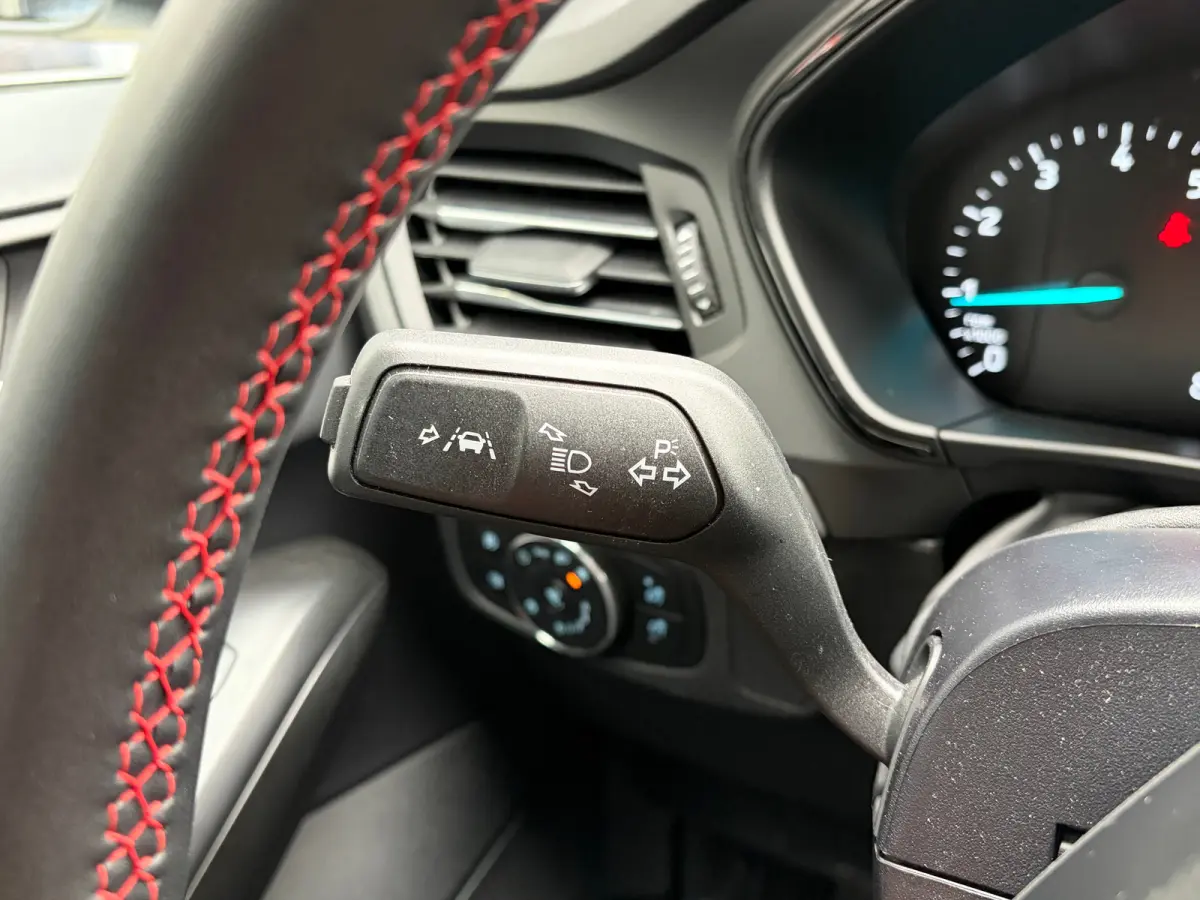 1.0 Hybrid 125 PK ST Line | NAVIGATIE + APPLE CARPLAY/ANDROID AUTO| PARKEERSENSOREN V+A| FULL LED| KEYLESS START| SPORTSTOELEN| 17" LM-VELGEN| LENDESTEUNEN VERSTELBAAR| DAB| DEALER ONDERHOUD