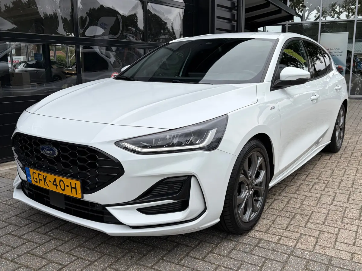 1.0 Hybrid 125 PK ST Line | NAVIGATIE + APPLE CARPLAY/ANDROID AUTO| PARKEERSENSOREN V+A| FULL LED| KEYLESS START| SPORTSTOELEN| 17" LM-VELGEN| LENDESTEUNEN VERSTELBAAR| DAB| DEALER ONDERHOUD