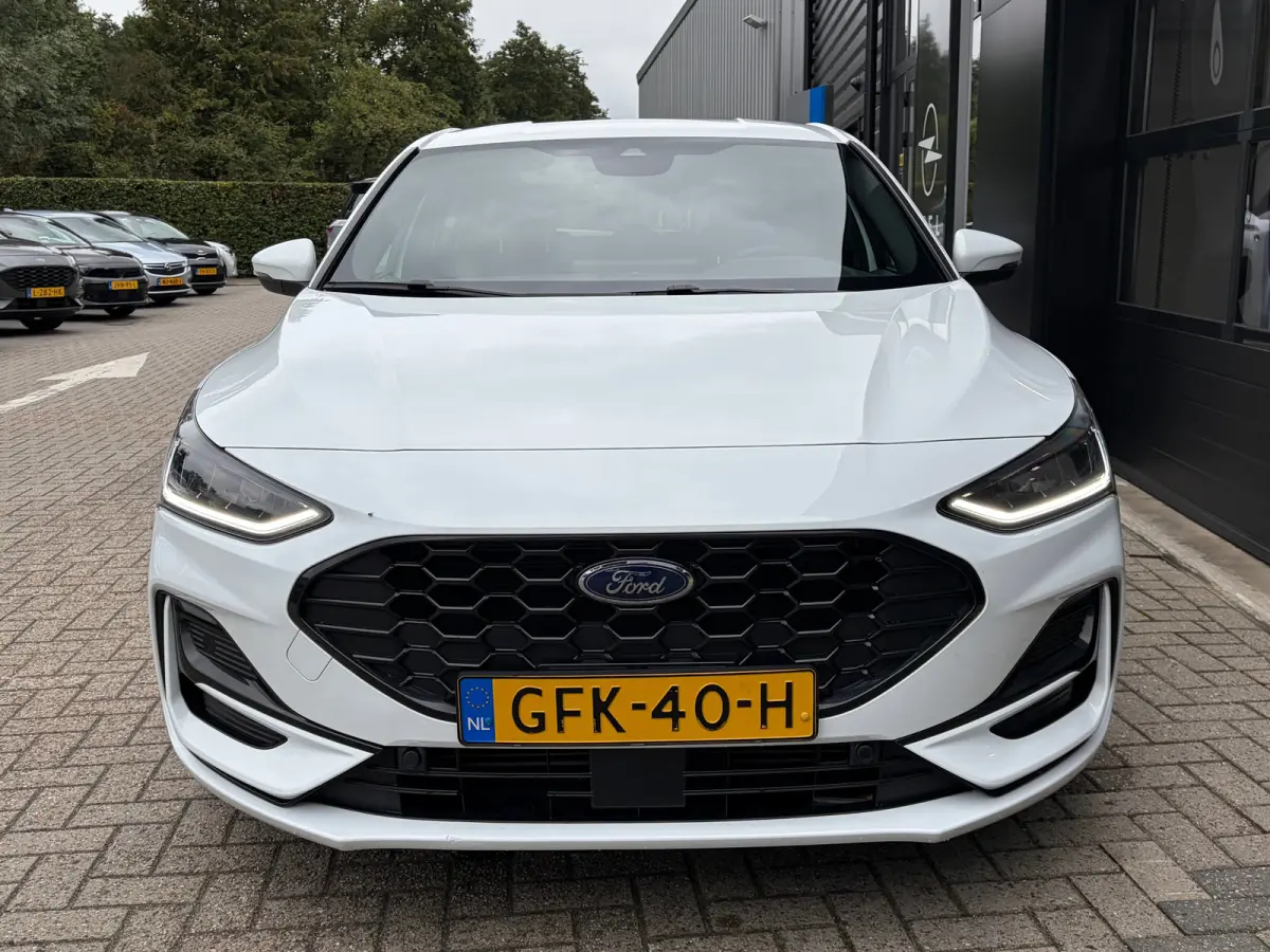 1.0 Hybrid 125 PK ST Line | NAVIGATIE + APPLE CARPLAY/ANDROID AUTO| PARKEERSENSOREN V+A| FULL LED| KEYLESS START| SPORTSTOELEN| 17" LM-VELGEN| LENDESTEUNEN VERSTELBAAR| DAB| DEALER ONDERHOUD
