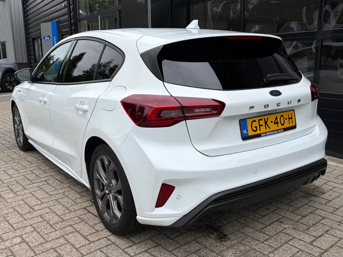 1.0 Hybrid 125 PK ST Line | NAVIGATIE + APPLE CARPLAY/ANDROID AUTO| PARKEERSENSOREN V+A| FULL LED| KEYLESS START| SPORTSTOELEN| 17" LM-VELGEN| LENDESTEUNEN VERSTELBAAR| DAB| DEALER ONDERHOUD