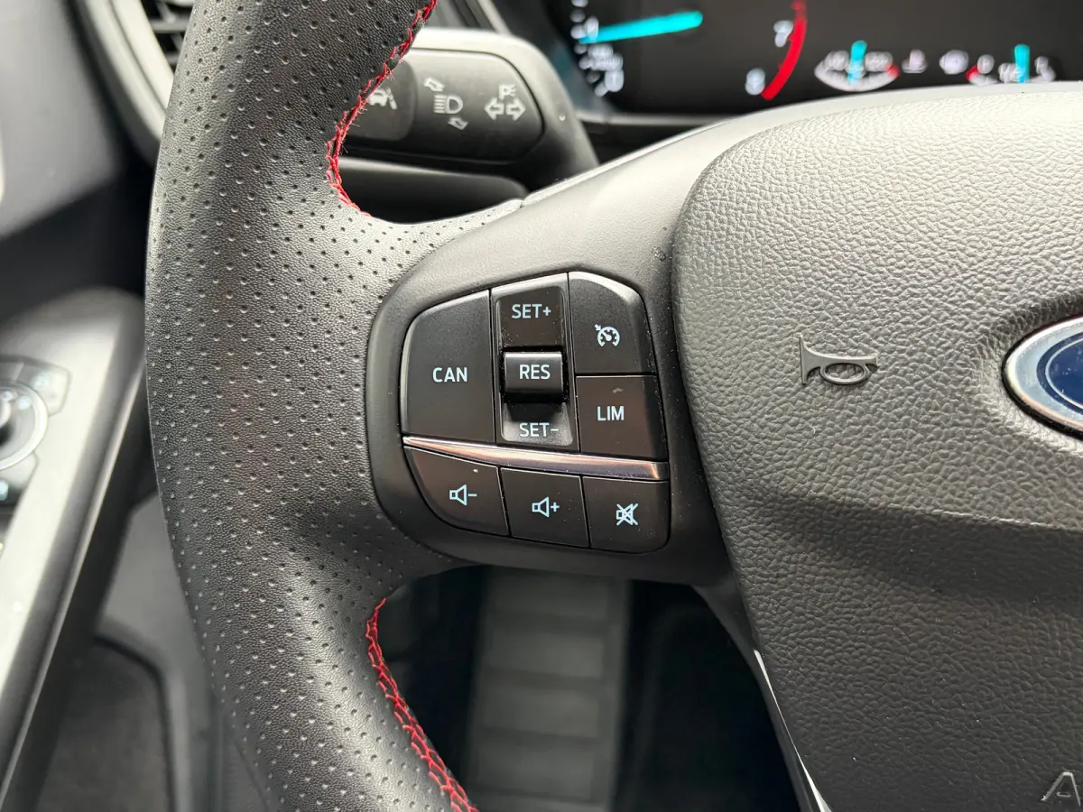1.0 Hybrid 125 PK ST Line | NAVIGATIE + APPLE CARPLAY/ANDROID AUTO| PARKEERSENSOREN V+A| FULL LED| KEYLESS START| SPORTSTOELEN| 17" LM-VELGEN| LENDESTEUNEN VERSTELBAAR| DAB| DEALER ONDERHOUD