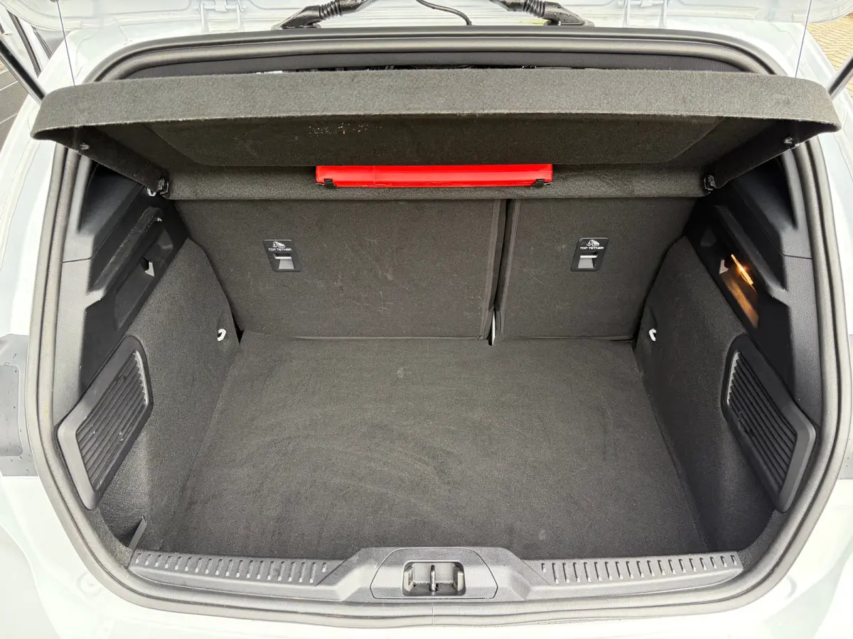 1.0 Hybrid 125 PK ST Line | NAVIGATIE + APPLE CARPLAY/ANDROID AUTO| PARKEERSENSOREN V+A| FULL LED| KEYLESS START| SPORTSTOELEN| 17" LM-VELGEN| LENDESTEUNEN VERSTELBAAR| DAB| DEALER ONDERHOUD