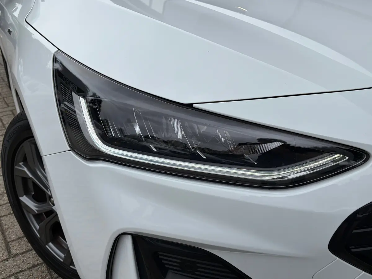 1.0 Hybrid 125 PK ST Line | NAVIGATIE + APPLE CARPLAY/ANDROID AUTO| PARKEERSENSOREN V+A| FULL LED| KEYLESS START| SPORTSTOELEN| 17" LM-VELGEN| LENDESTEUNEN VERSTELBAAR| DAB| DEALER ONDERHOUD