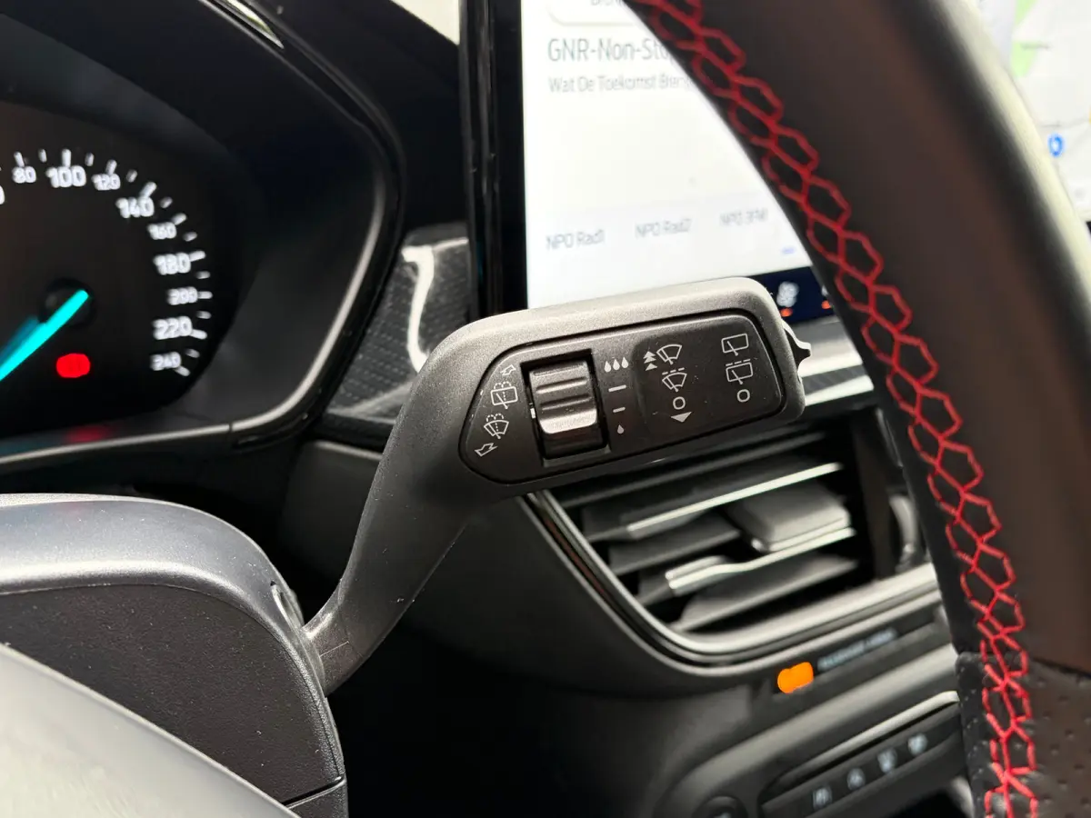 1.0 Hybrid 125 PK ST Line | NAVIGATIE + APPLE CARPLAY/ANDROID AUTO| PARKEERSENSOREN V+A| FULL LED| KEYLESS START| SPORTSTOELEN| 17" LM-VELGEN| LENDESTEUNEN VERSTELBAAR| DAB| DEALER ONDERHOUD