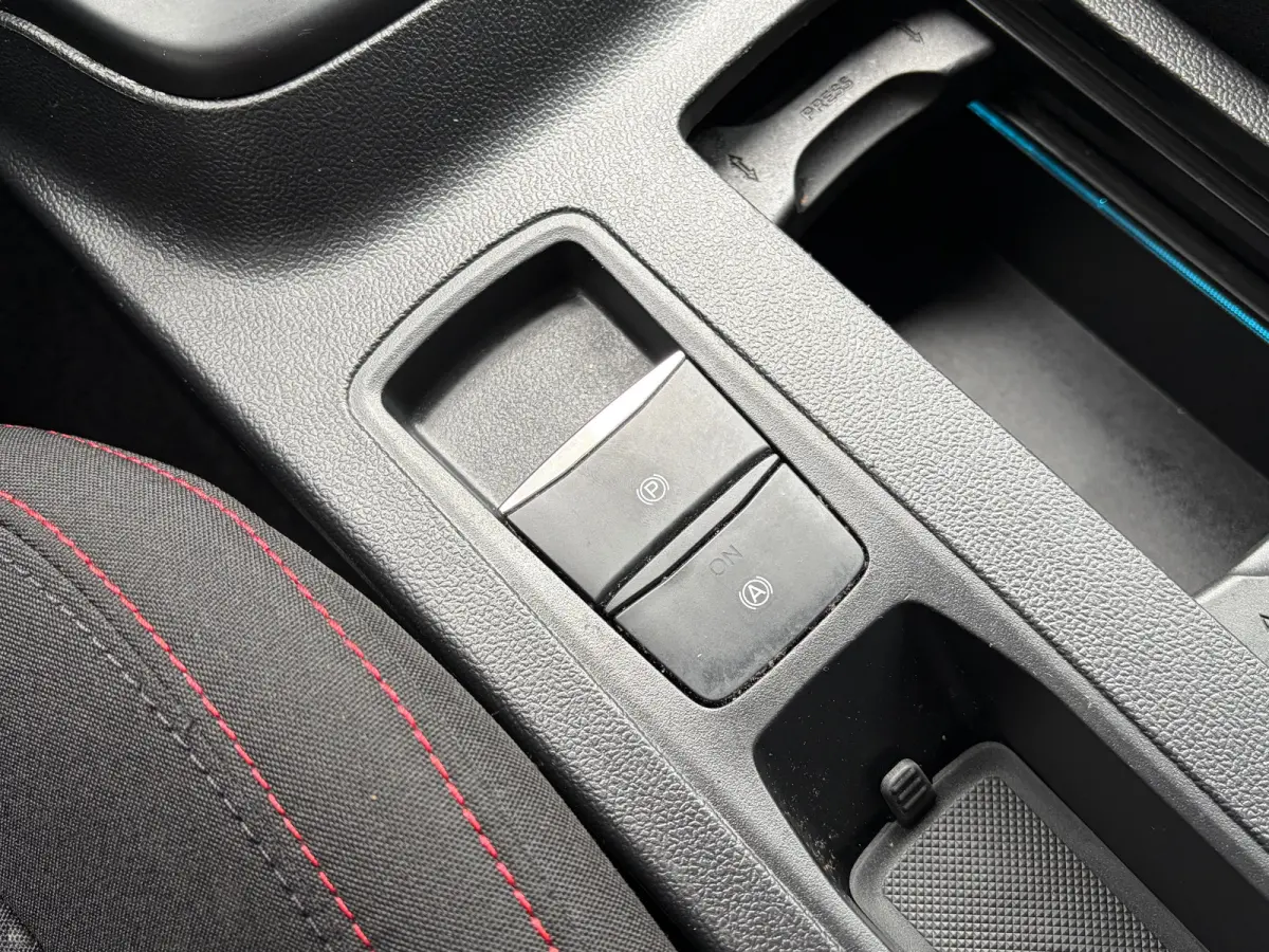 1.0 Hybrid 125 PK ST Line | NAVIGATIE + APPLE CARPLAY/ANDROID AUTO| PARKEERSENSOREN V+A| FULL LED| KEYLESS START| SPORTSTOELEN| 17" LM-VELGEN| LENDESTEUNEN VERSTELBAAR| DAB| DEALER ONDERHOUD