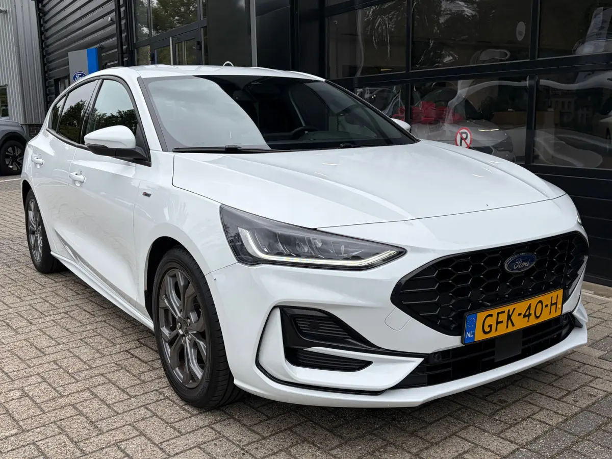 1.0 Hybrid 125 PK ST Line | NAVIGATIE + APPLE CARPLAY/ANDROID AUTO| PARKEERSENSOREN V+A| FULL LED| KEYLESS START| SPORTSTOELEN| 17" LM-VELGEN| LENDESTEUNEN VERSTELBAAR| DAB| DEALER ONDERHOUD