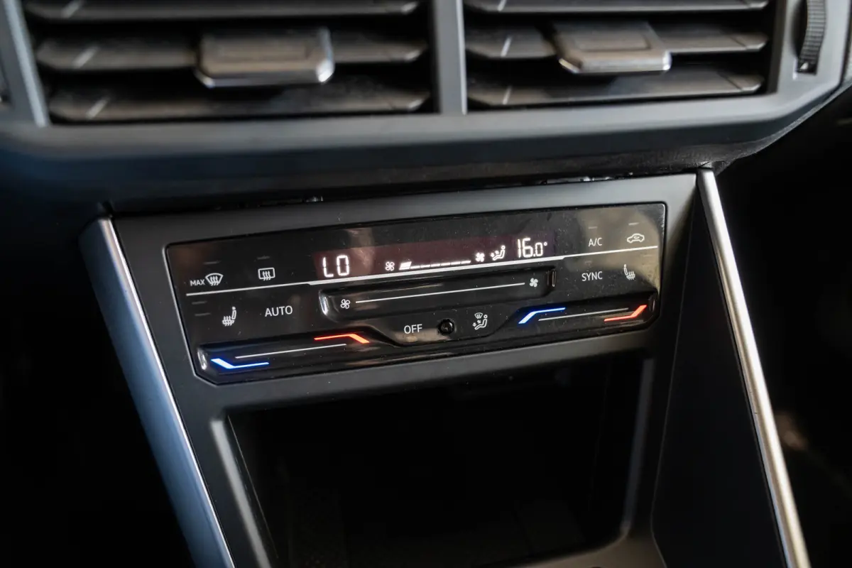 1.0 TSI Life Business | Camera | Navigatie | Stoelverwarming | Parkeersensoren | Climate Controle | Apple Carplay & Android Auto |
