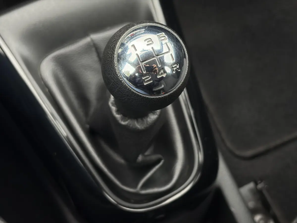 1.2 PureTech Selection ✓Nieuwe D-riem✓Navi✓Carplay✓Trekhaak✓Dealer Onderhouden✓Clima✓Cruise✓5 Deurs✓Net grote beurt gehad✓N.A.P✓Apk tot 09-2027