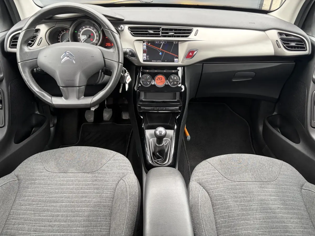 1.2 PureTech Selection ✓Nieuwe D-riem✓Navi✓Carplay✓Trekhaak✓Dealer Onderhouden✓Clima✓Cruise✓5 Deurs✓Net grote beurt gehad✓N.A.P✓Apk tot 09-2027