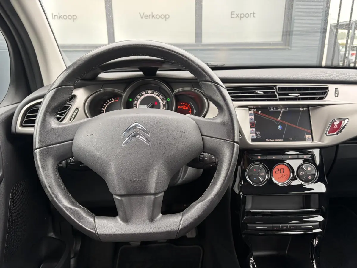 1.2 PureTech Selection ✓Nieuwe D-riem✓Navi✓Carplay✓Trekhaak✓Dealer Onderhouden✓Clima✓Cruise✓5 Deurs✓Net grote beurt gehad✓N.A.P✓Apk tot 09-2027