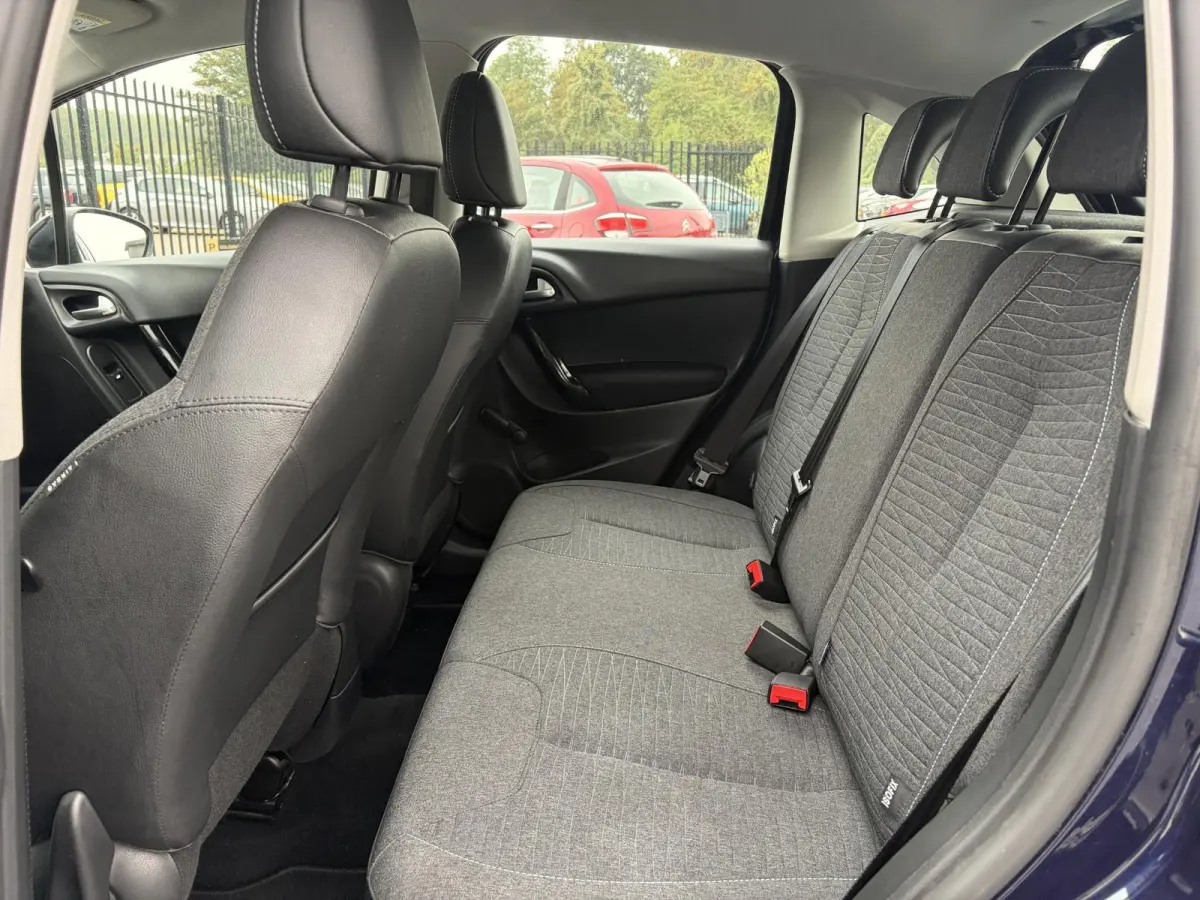 1.2 PureTech Selection ✓Nieuwe D-riem✓Navi✓Carplay✓Trekhaak✓Dealer Onderhouden✓Clima✓Cruise✓5 Deurs✓Net grote beurt gehad✓N.A.P✓Apk tot 09-2027