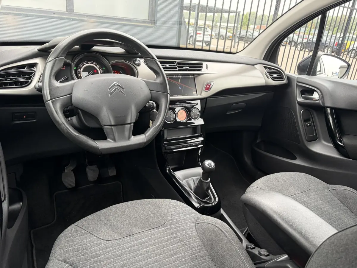 1.2 PureTech Selection ✓Nieuwe D-riem✓Navi✓Carplay✓Trekhaak✓Dealer Onderhouden✓Clima✓Cruise✓5 Deurs✓Net grote beurt gehad✓N.A.P✓Apk tot 09-2027