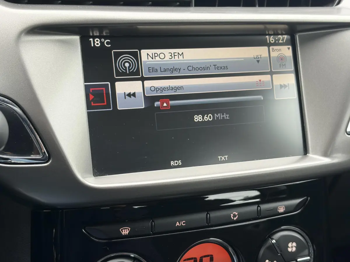 1.2 PureTech Selection ✓Nieuwe D-riem✓Navi✓Carplay✓Trekhaak✓Dealer Onderhouden✓Clima✓Cruise✓5 Deurs✓Net grote beurt gehad✓N.A.P✓Apk tot 09-2027