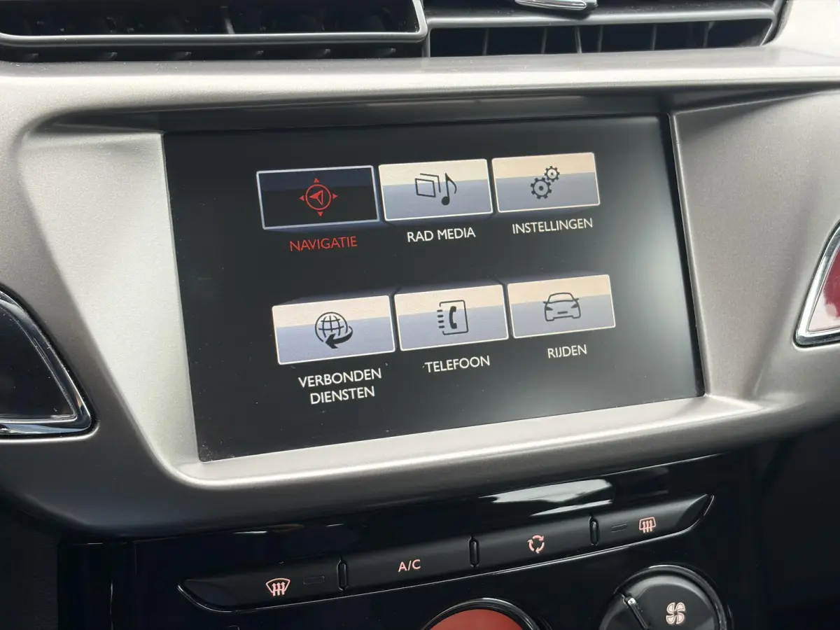 1.2 PureTech Selection ✓Nieuwe D-riem✓Navi✓Carplay✓Trekhaak✓Dealer Onderhouden✓Clima✓Cruise✓5 Deurs✓Net grote beurt gehad✓N.A.P✓Apk tot 09-2027