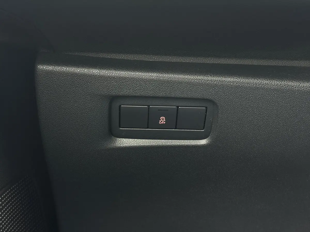 1.2 PureTech Selection ✓Nieuwe D-riem✓Navi✓Carplay✓Trekhaak✓Dealer Onderhouden✓Clima✓Cruise✓5 Deurs✓Net grote beurt gehad✓N.A.P✓Apk tot 09-2027