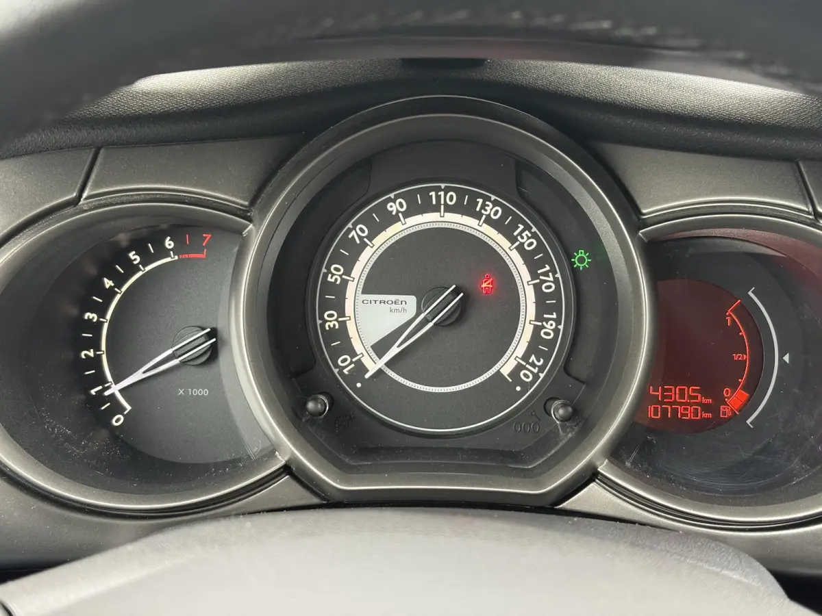 1.2 PureTech Selection ✓Nieuwe D-riem✓Navi✓Carplay✓Trekhaak✓Dealer Onderhouden✓Clima✓Cruise✓5 Deurs✓Net grote beurt gehad✓N.A.P✓Apk tot 09-2027