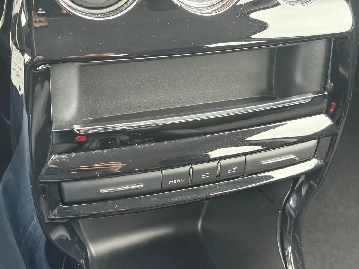 1.2 PureTech Selection ✓Nieuwe D-riem✓Navi✓Carplay✓Trekhaak✓Dealer Onderhouden✓Clima✓Cruise✓5 Deurs✓Net grote beurt gehad✓N.A.P✓Apk tot 09-2027
