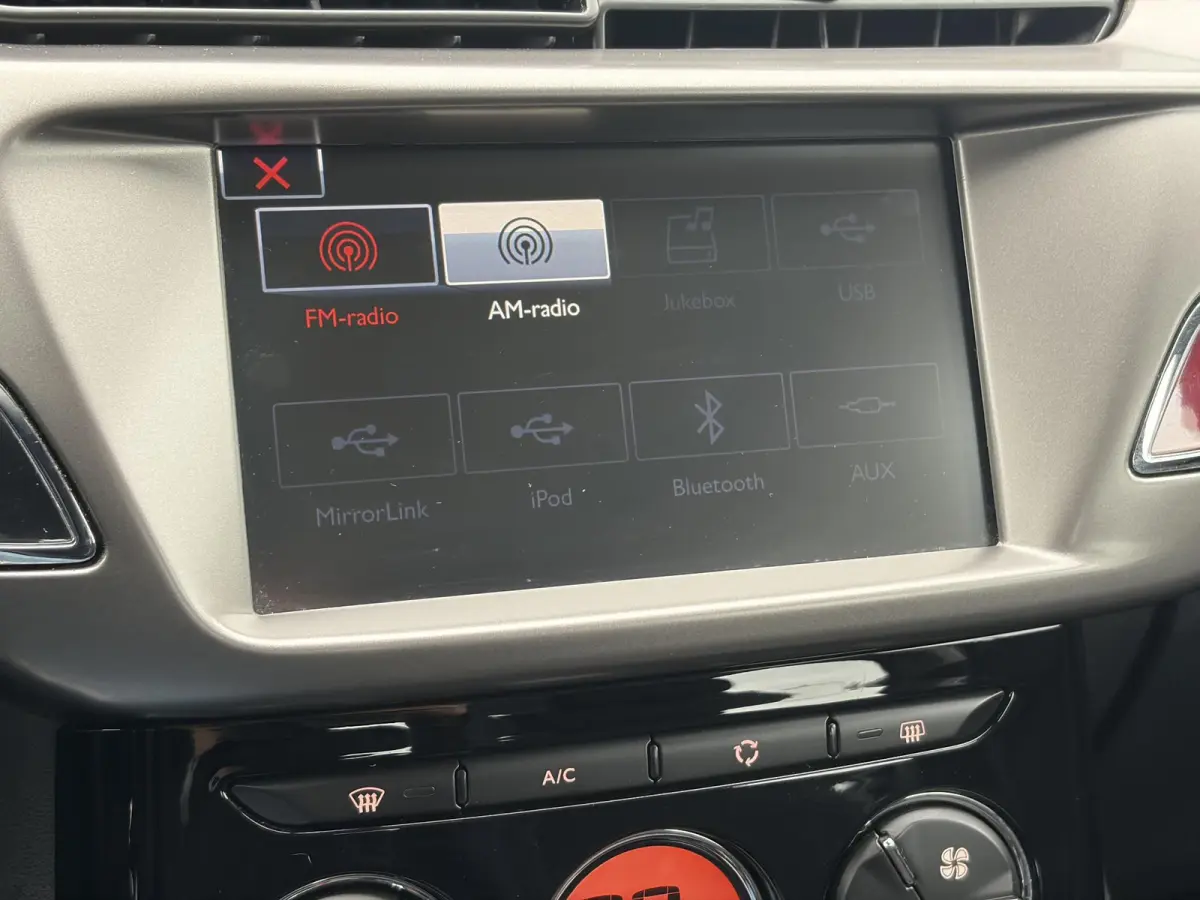 1.2 PureTech Selection ✓Nieuwe D-riem✓Navi✓Carplay✓Trekhaak✓Dealer Onderhouden✓Clima✓Cruise✓5 Deurs✓Net grote beurt gehad✓N.A.P✓Apk tot 09-2027