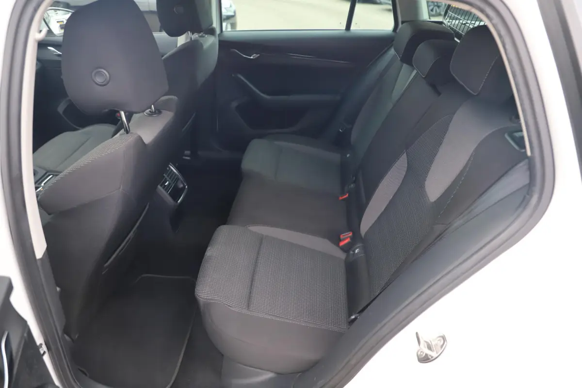 1.0 e-TSI Business Edition Automaat Virtual Cockpit LMV Navigatie Stoelverwarming Parkeersensor