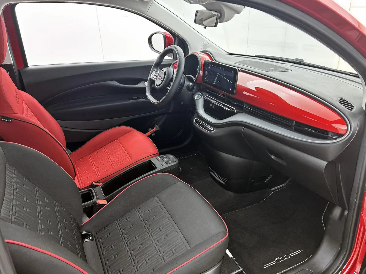 95pk RED 24 kWh Automaat | 1ste Eigenaar | Navigatie | Climate Control | Cruise Control | Camera | 16"LMV | LED | Keyless Entry/Start | Apple Carplay/Android Auto |