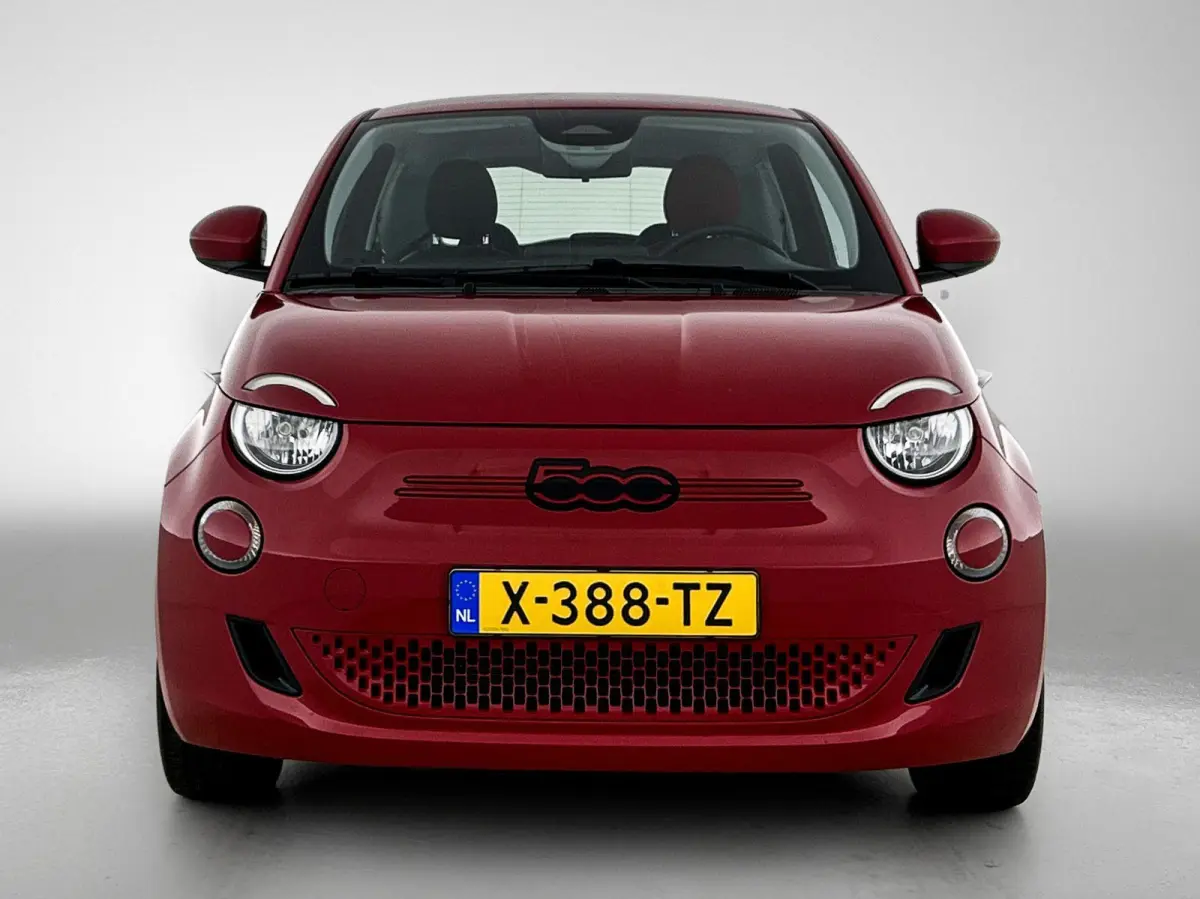 95pk RED 24 kWh Automaat | 1ste Eigenaar | Navigatie | Climate Control | Cruise Control | Camera | 16"LMV | LED | Keyless Entry/Start | Apple Carplay/Android Auto |