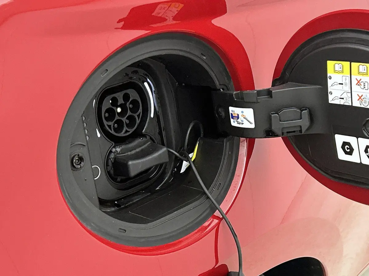 95pk RED 24 kWh Automaat | 1ste Eigenaar | Navigatie | Climate Control | Cruise Control | Camera | 16"LMV | LED | Keyless Entry/Start | Apple Carplay/Android Auto |
