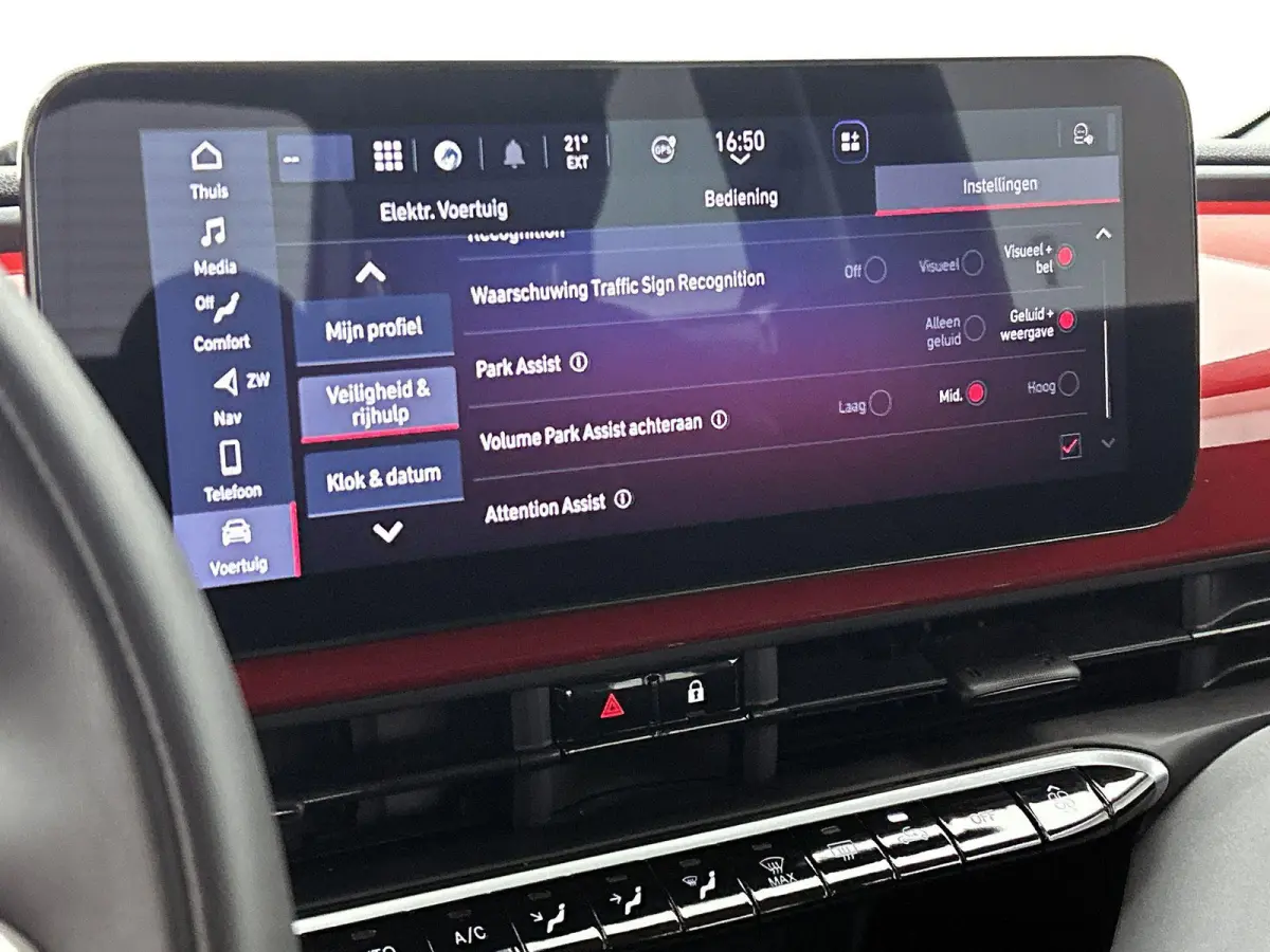 95pk RED 24 kWh Automaat | 1ste Eigenaar | Navigatie | Climate Control | Cruise Control | Camera | 16"LMV | LED | Keyless Entry/Start | Apple Carplay/Android Auto |