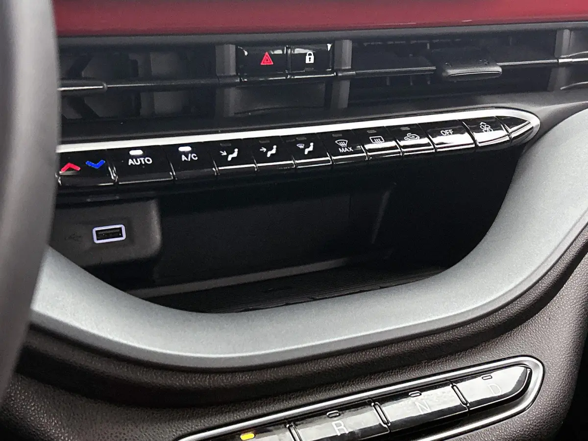 95pk RED 24 kWh Automaat | 1ste Eigenaar | Navigatie | Climate Control | Cruise Control | Camera | 16"LMV | LED | Keyless Entry/Start | Apple Carplay/Android Auto |