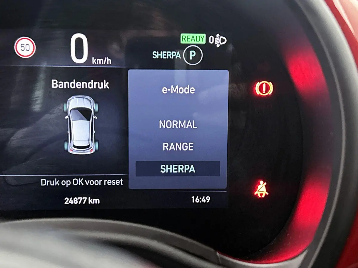 95pk RED 24 kWh Automaat | 1ste Eigenaar | Navigatie | Climate Control | Cruise Control | Camera | 16"LMV | LED | Keyless Entry/Start | Apple Carplay/Android Auto |