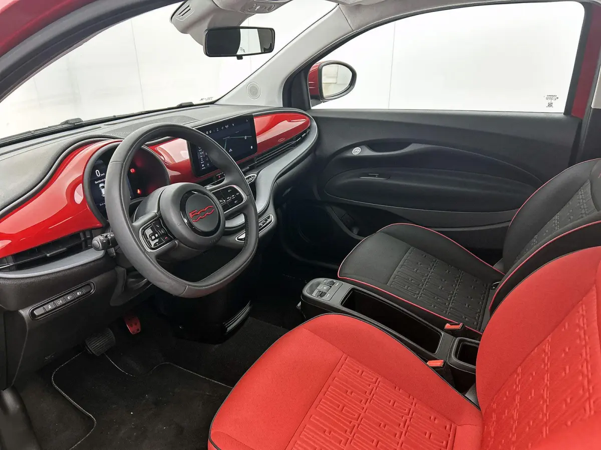 95pk RED 24 kWh Automaat | 1ste Eigenaar | Navigatie | Climate Control | Cruise Control | Camera | 16"LMV | LED | Keyless Entry/Start | Apple Carplay/Android Auto |