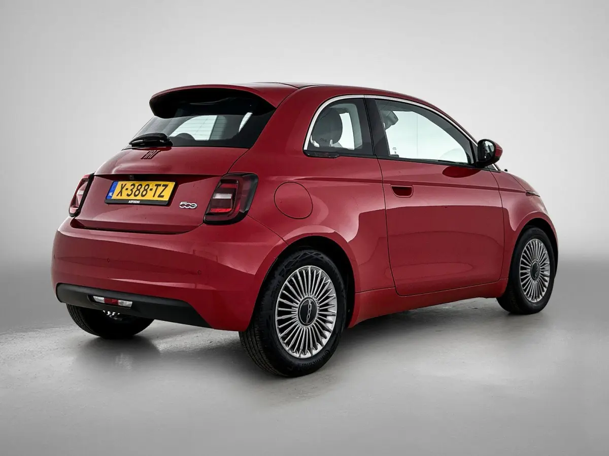 95pk RED 24 kWh Automaat | 1ste Eigenaar | Navigatie | Climate Control | Cruise Control | Camera | 16"LMV | LED | Keyless Entry/Start | Apple Carplay/Android Auto |