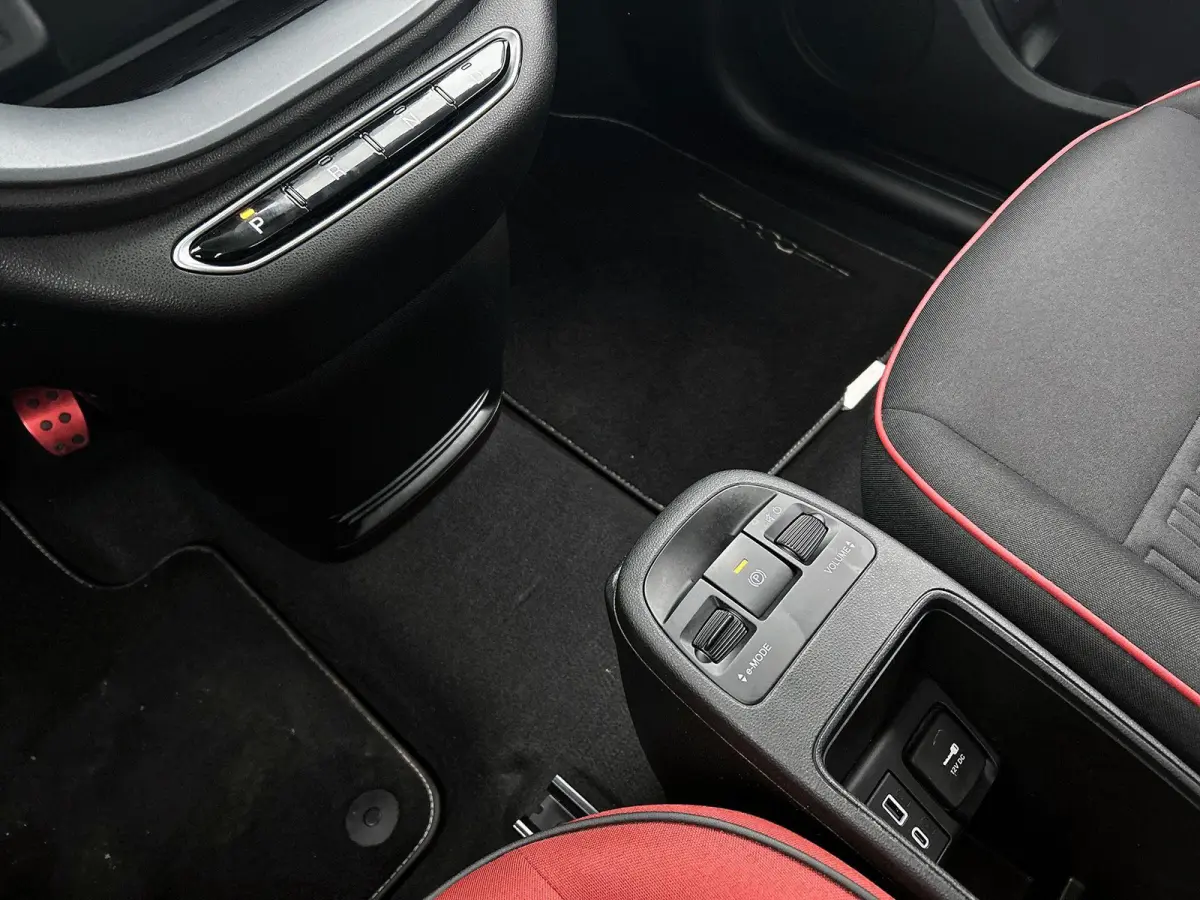 95pk RED 24 kWh Automaat | 1ste Eigenaar | Navigatie | Climate Control | Cruise Control | Camera | 16"LMV | LED | Keyless Entry/Start | Apple Carplay/Android Auto |