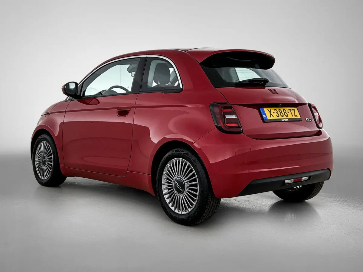 95pk RED 24 kWh Automaat | 1ste Eigenaar | Navigatie | Climate Control | Cruise Control | Camera | 16"LMV | LED | Keyless Entry/Start | Apple Carplay/Android Auto |