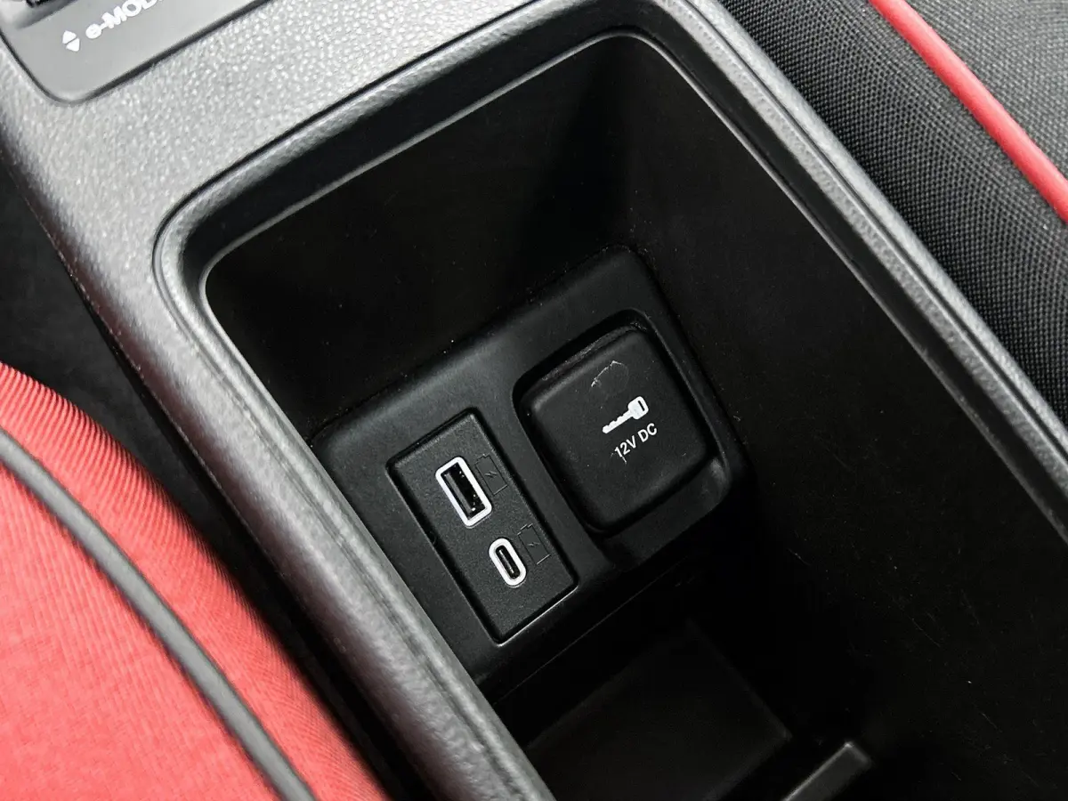 95pk RED 24 kWh Automaat | 1ste Eigenaar | Navigatie | Climate Control | Cruise Control | Camera | 16"LMV | LED | Keyless Entry/Start | Apple Carplay/Android Auto |
