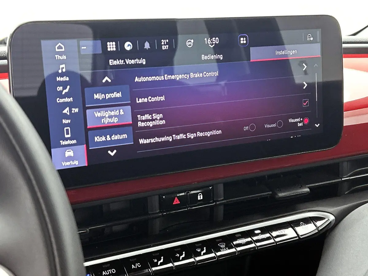 95pk RED 24 kWh Automaat | 1ste Eigenaar | Navigatie | Climate Control | Cruise Control | Camera | 16"LMV | LED | Keyless Entry/Start | Apple Carplay/Android Auto |