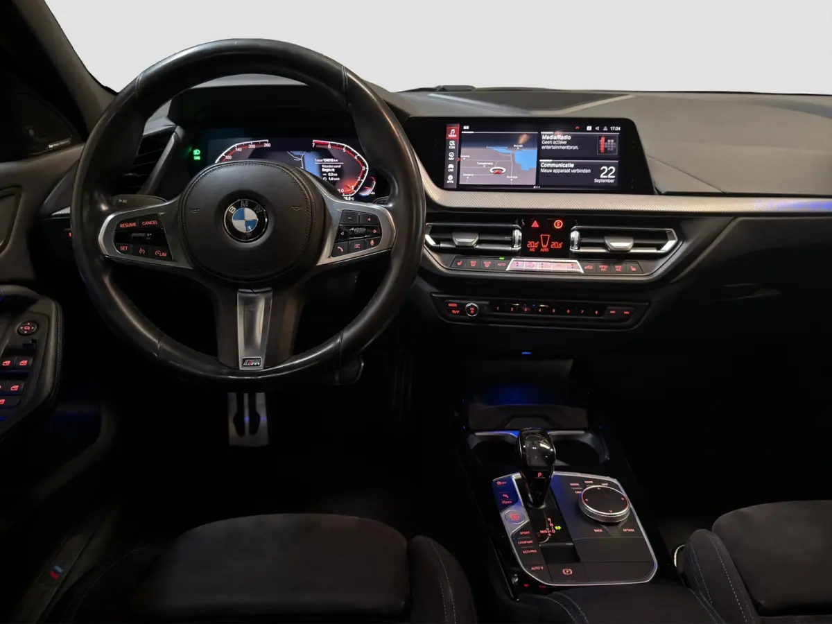 118i Executive M-Sport |Pano|Harman-Kardon|HUD|Camera|M-Stoelen|NAP