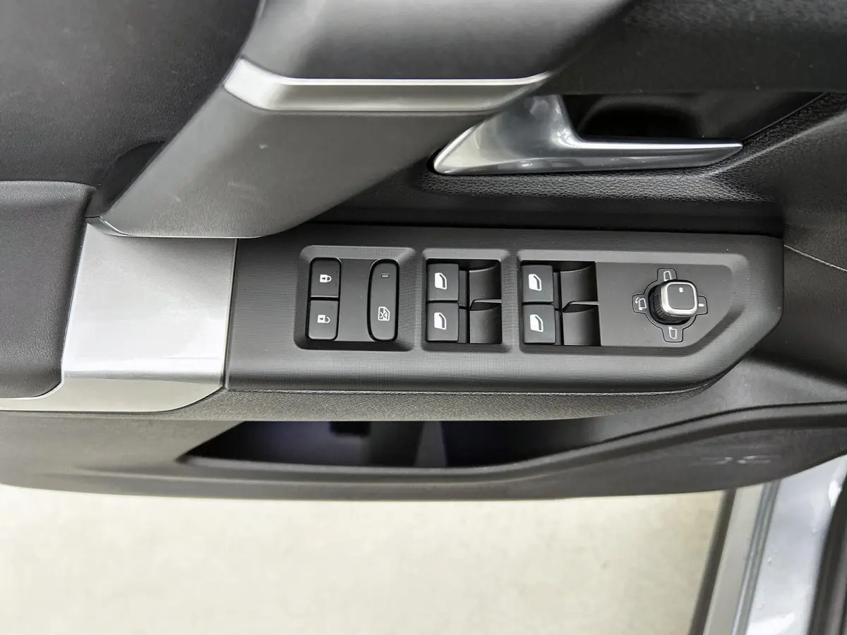 1.2 145pk e-Hybrid Firs Edition Automaat | Schuif-/Kanteldak | Elektrisch Verstelb. Bestuurdersstoel | 360 Camera | Navigatie | Adaptieve Cruise Control | Elektrische Klep |