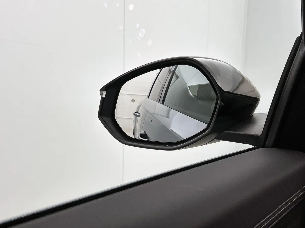 1.2 145pk e-Hybrid Firs Edition Automaat | Schuif-/Kanteldak | Elektrisch Verstelb. Bestuurdersstoel | 360 Camera | Navigatie | Adaptieve Cruise Control | Elektrische Klep |